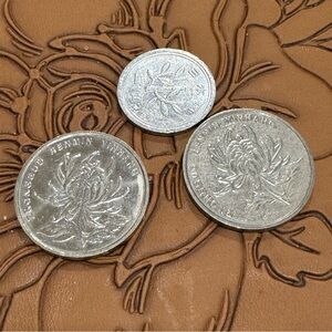 2/ Yuan coins from the People's Republic of China & JAPANESE 1 * YEN COINS AU